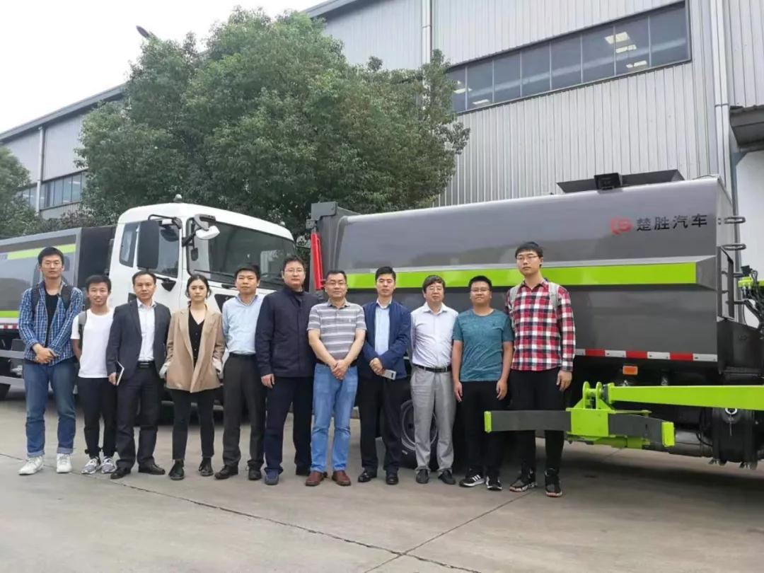 驚艷！“智能機械臂”自裝卸式垃圾車震撼問世