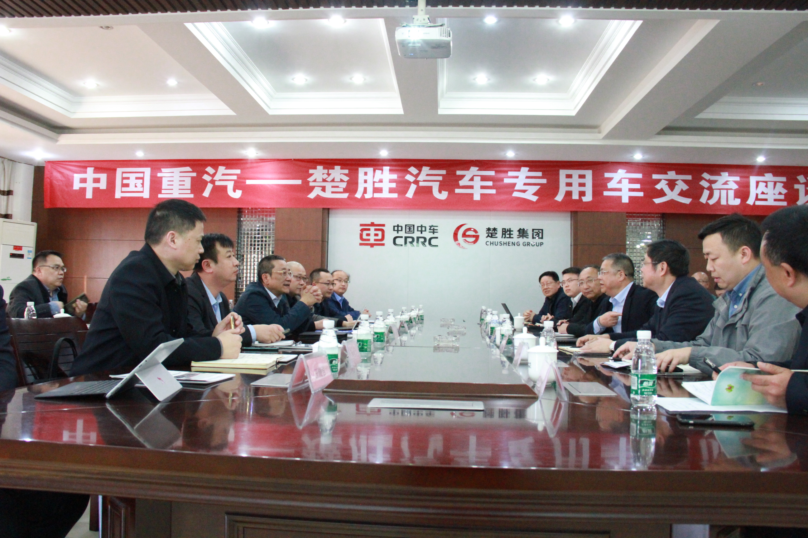 中國重汽集團總經(jīng)理、黨委副書記蔡東一行蒞臨楚勝汽車集