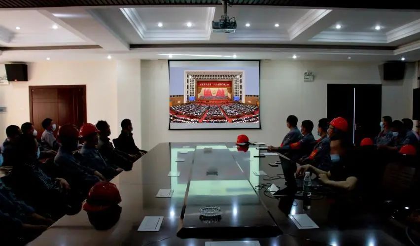 學(xué)習(xí)二十大、永遠(yuǎn)跟黨走、奮進(jìn)新征程！楚勝集團(tuán)組織全體